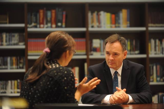 他竟比年轻时帅