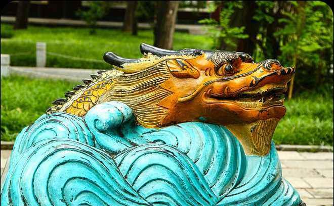 每年六月人满为患,只为摸一下"鳌头"|牌坊|鳌头|国子监_新浪新闻