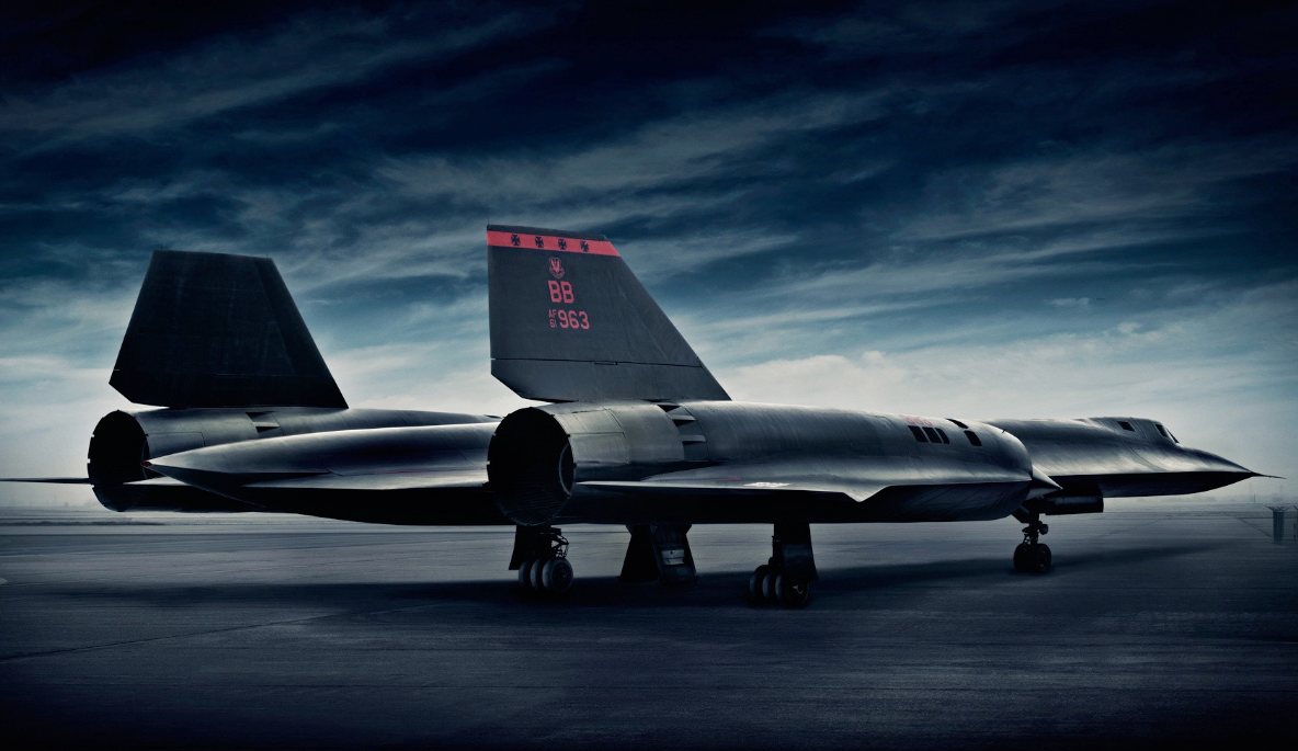 来看sr71黑鸟的铆钉,停地面漏油的传说果然是真的