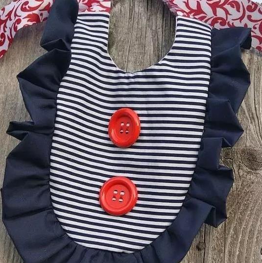 的荷叶边的利用女孩特征便明了了卡通的动物形象作为围嘴也是可行的!