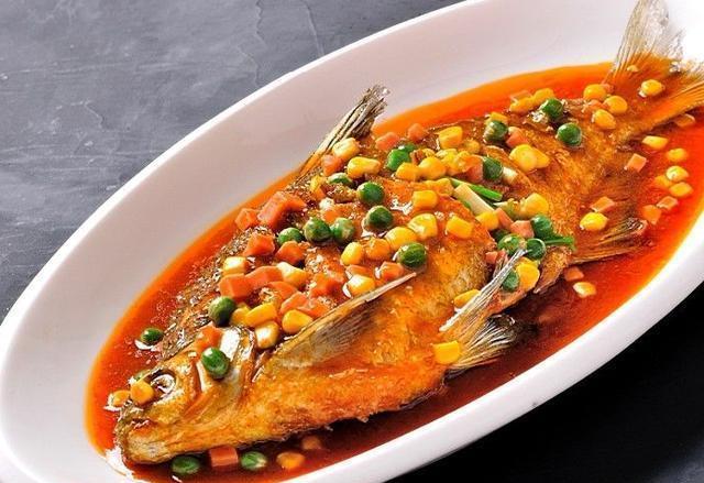 年夜饭推荐红烧鳊鱼龙虾烧麻婆豆腐牛肉炖萝卜的做法