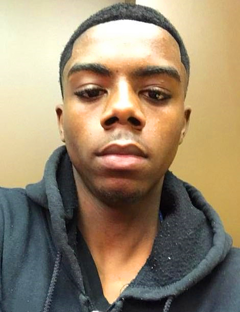 美国黑人大学生遭警方射击身亡,引起居民不满发生暴乱