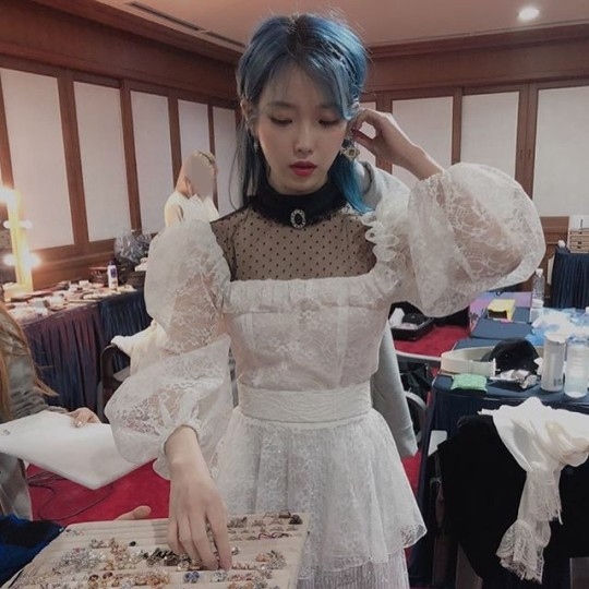 IU公开釜山演唱会后台花絮 鲜艳的蓝色海洋