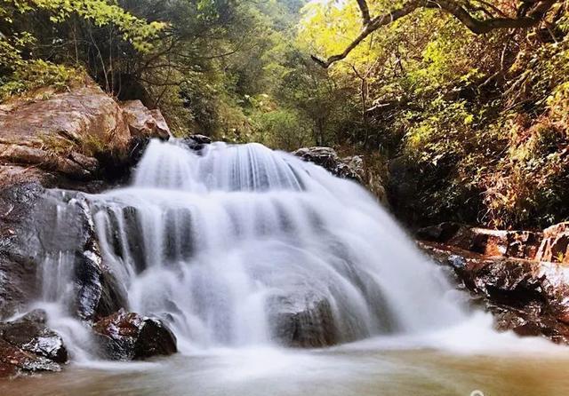 石城九叠泉飞瀑流泉映成趣清凉避暑好去处