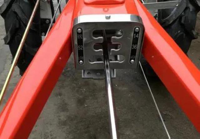 1,档位具体体现在以下几个方面:拖拉机难就难在操作比汽车复杂而且