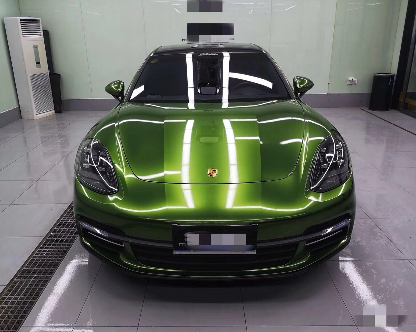 炎热夏天里的一抹绿 保时捷971 改色曼巴绿-新浪汽车