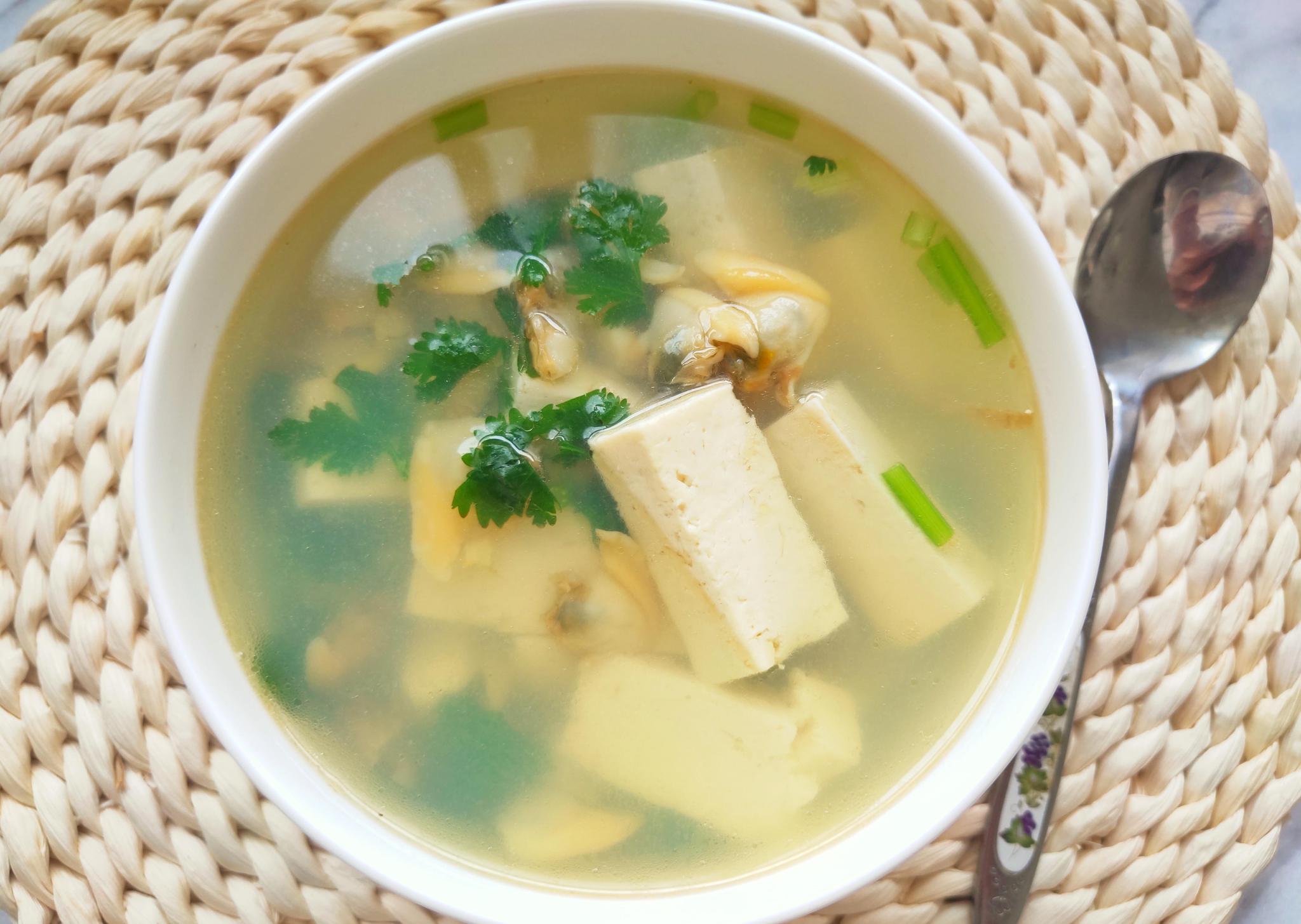 一滴油都不加|5分钟就能搞定的简单花蛤肉豆腐汤