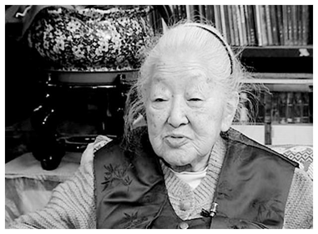 何泽慧和钱三强是清华物理系的同班同学,在校期间一直被同学戏称为是"