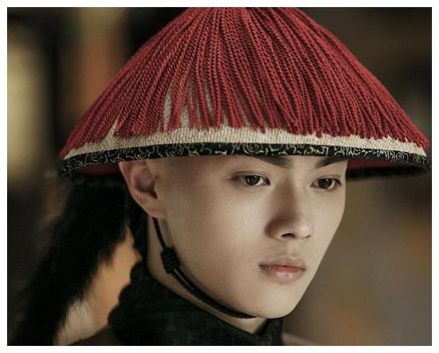 《招摇》许凯剧照,风格大转变,网友:颜值是真高!