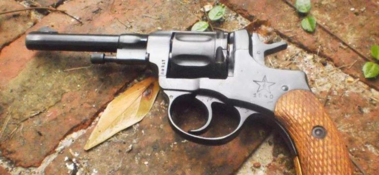 空包弹一定是安全的吗美国著名模特朝自己脑袋开枪头骨被击碎