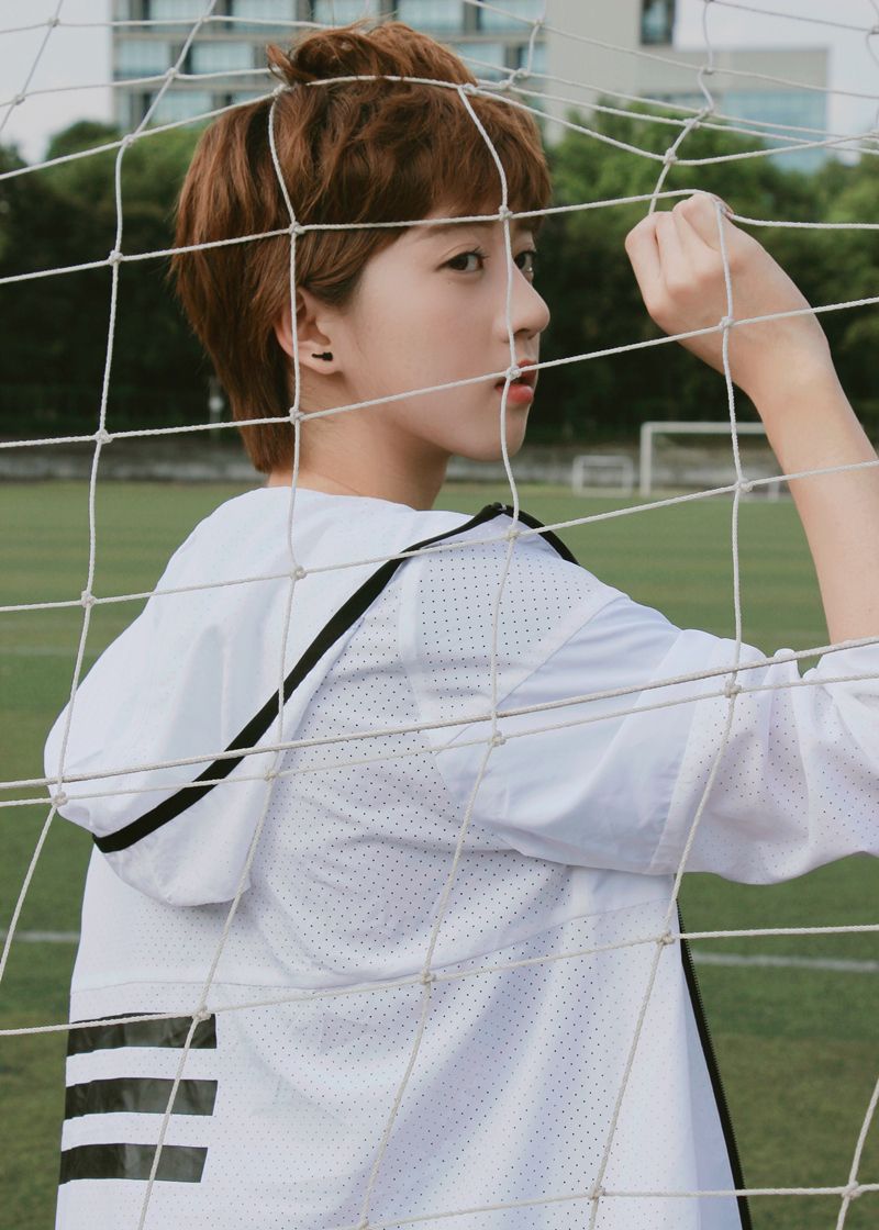 短发真我少女李凯馨曝操场写真少年的你如此美丽