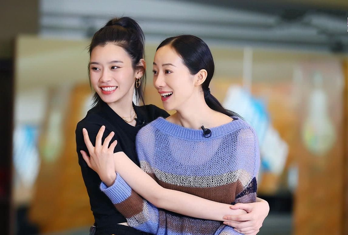 韩雪和谁合照都不输,唯独图5不一样,网友:输在了性别