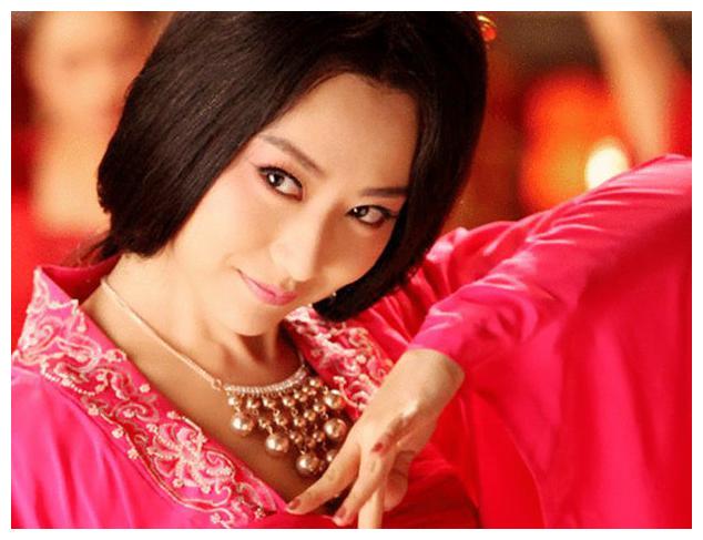 白冰的萧美娘风情万种第一张就被动作和眼神秒到了