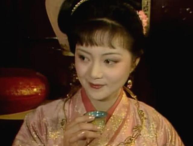 《红楼梦》:周瑞家送宫花,背后写了八件事,牵扯了八个人|周瑞|黛玉|薛姨妈_新浪新闻