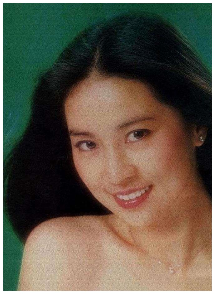 "龙嫂"林凤娇当年美貌让多少好男儿倾倒, 难怪成龙选择了她