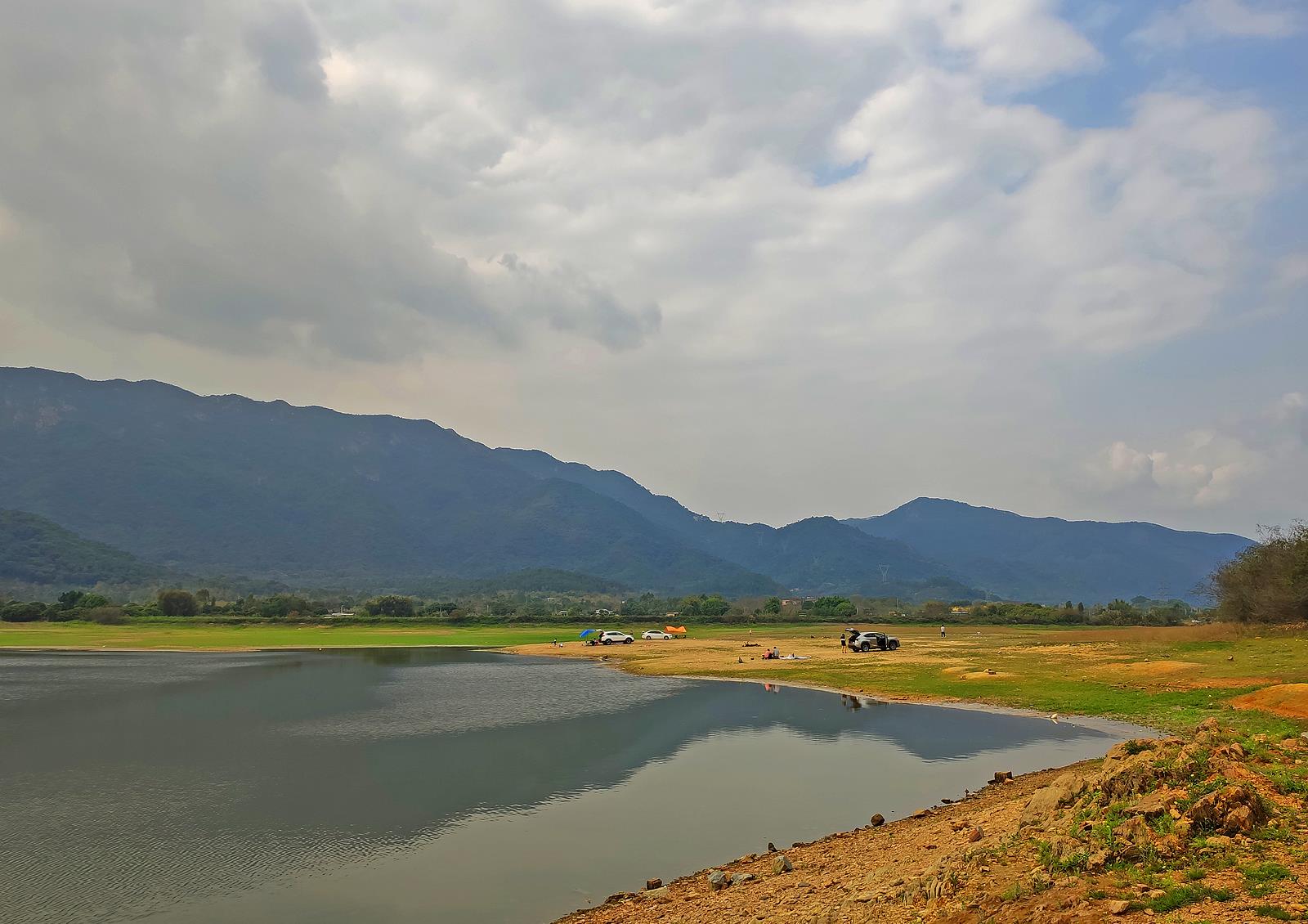 再介绍一个广东佛山可以撒欢儿的水库,地方很好找,满眼绿色!