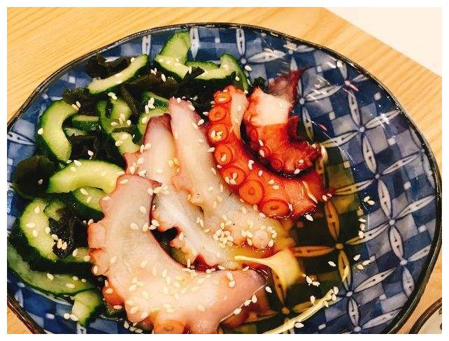 吃腻了经典做法?醋腌章鱼带来全新感觉,让你享受鲜香!