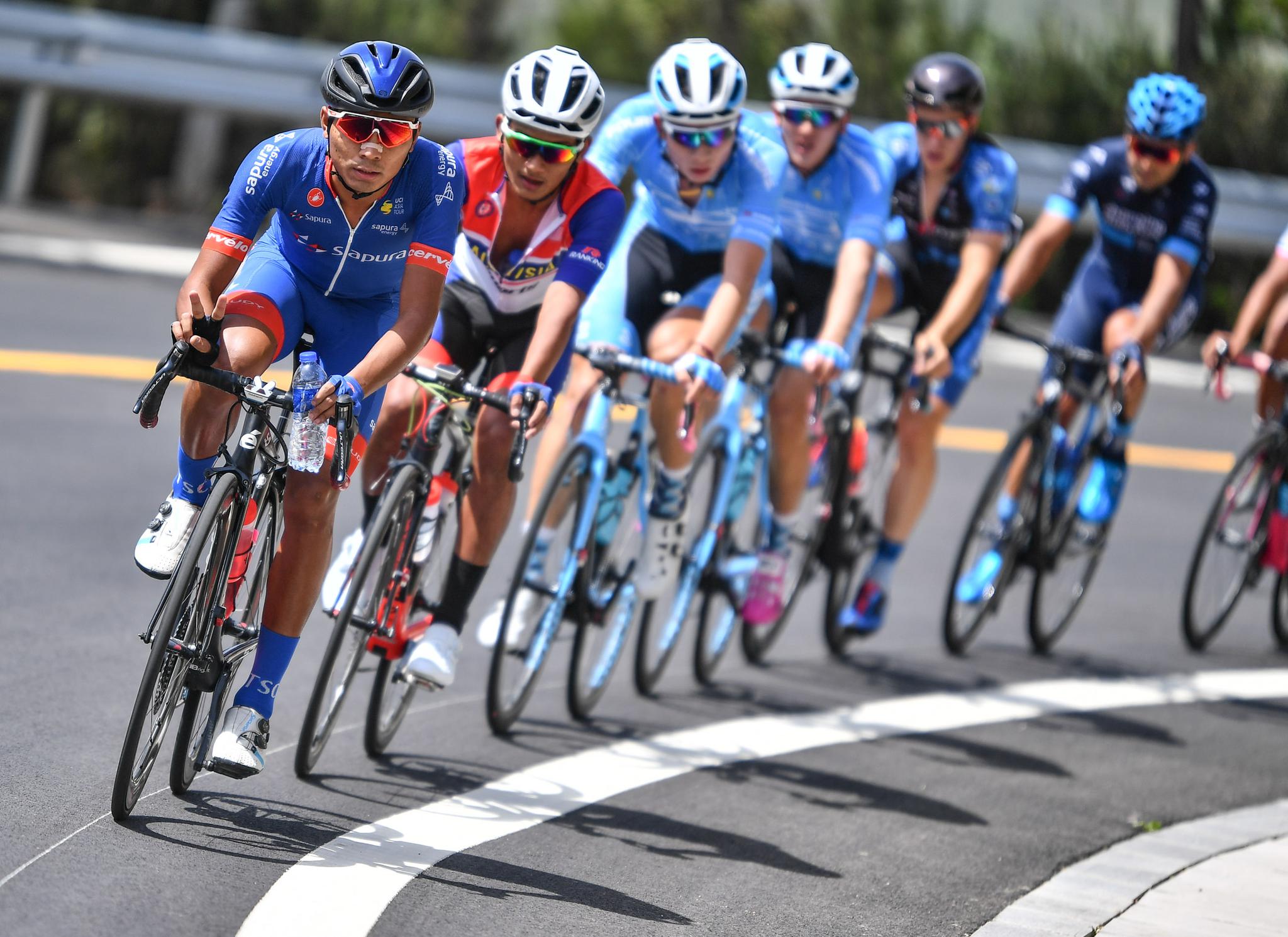 高清图集:太原上演速度与激情 环太原国际自行车赛精彩瞬间|速度与激