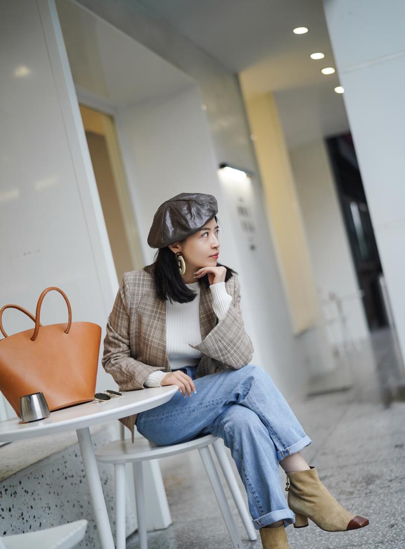 "女神"三木博主的初秋装,针织衫搭配牛仔裤,休闲穿搭造型率真