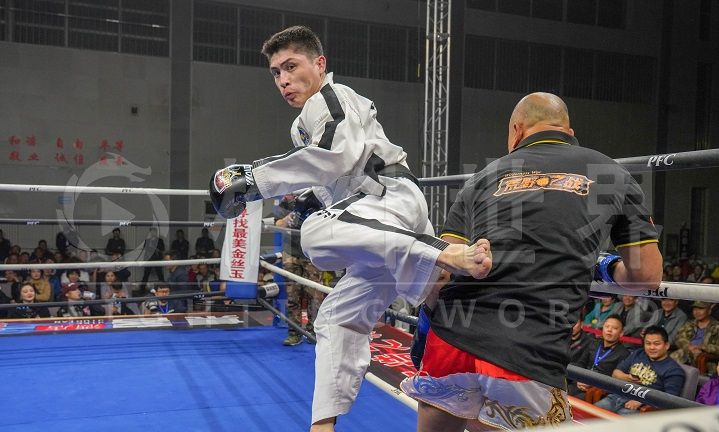 跆拳道张龙,这张表情是啥意思呀,里合腿大师田野只剩下一个光亮的脑壳