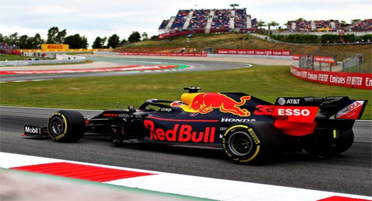 红牛f1赛车:设计迷人,赛车外观显得格外亮眼,真气派