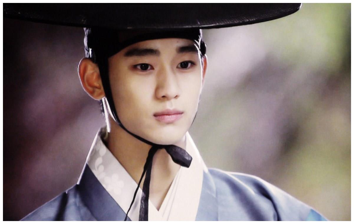 韩星金秀贤的古装造型,每一张都英俊帅气,你最喜欢哪一个?