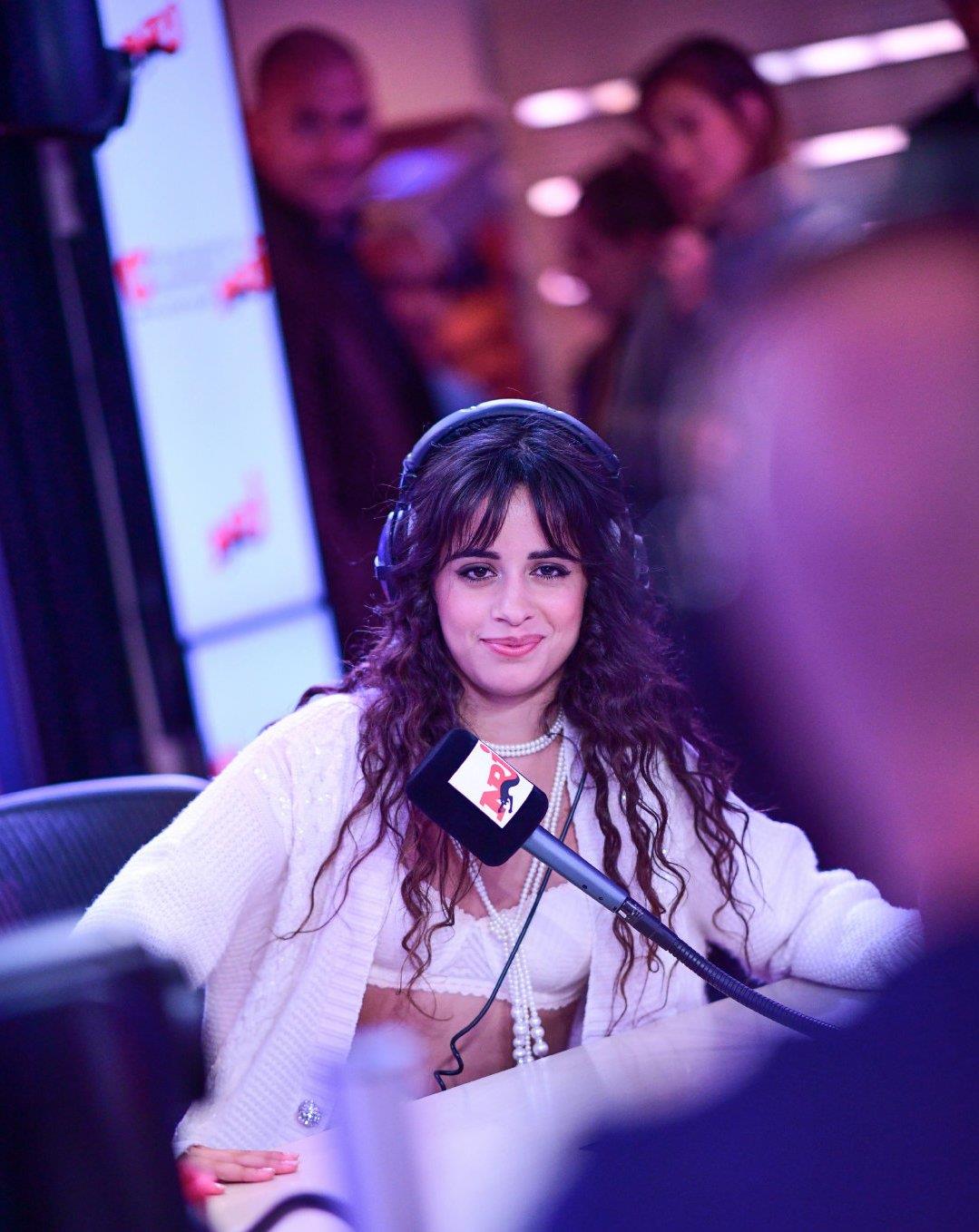 157cm卡妹,穿内衣出街,轻松凹出大长腿!