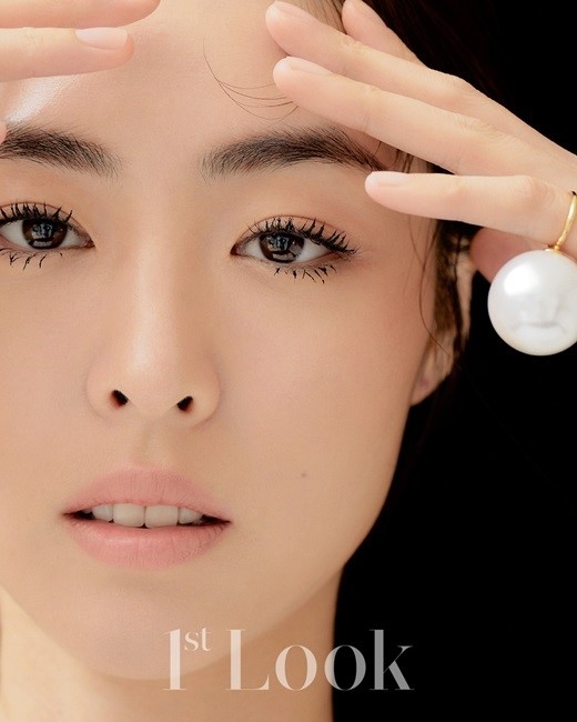 李瑶媛从清纯到迷人的美丽 最新杂志照片展现多彩的魅力