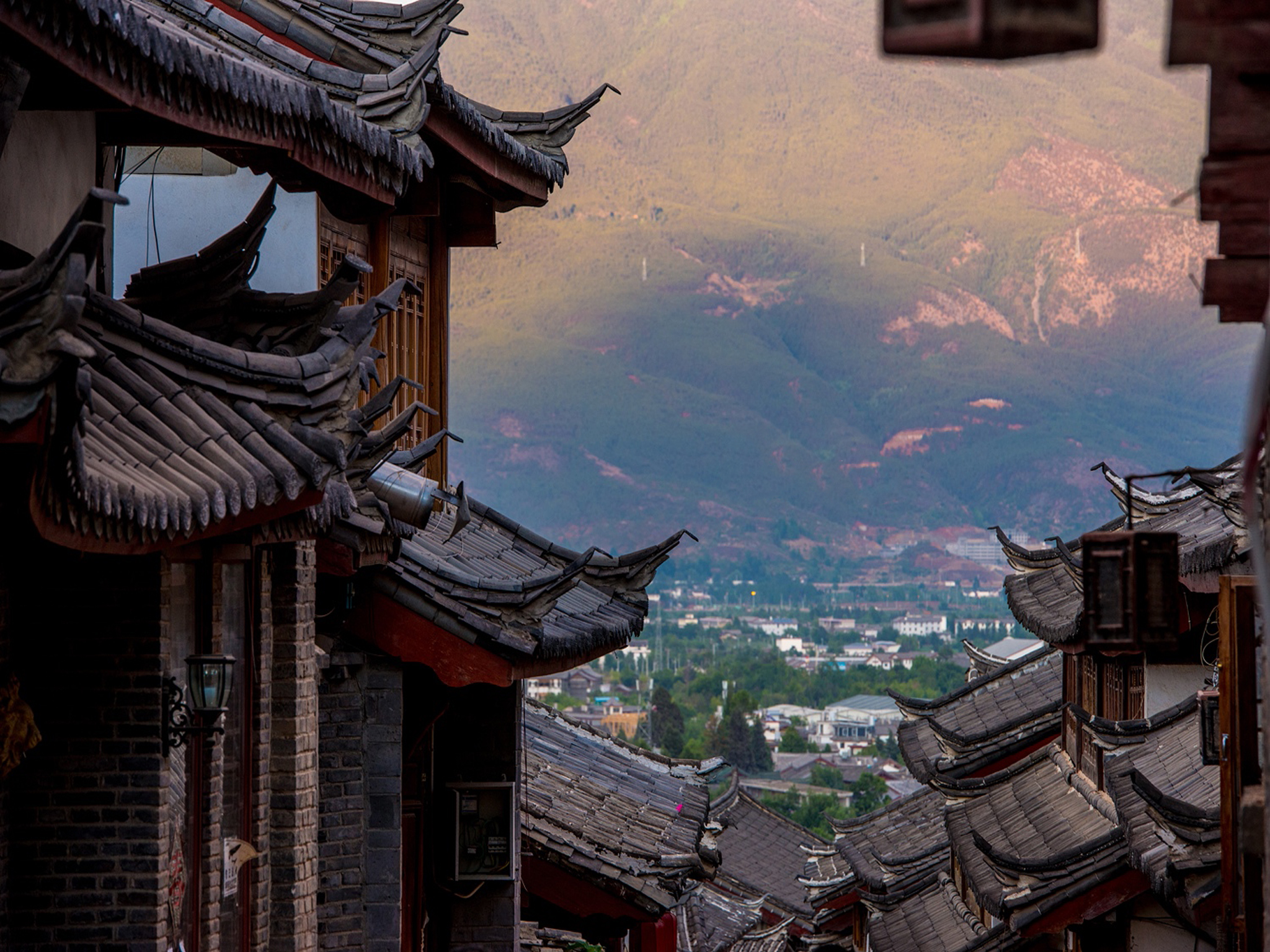 束河古镇纳西语称绍坞意为高峰之下的村寨