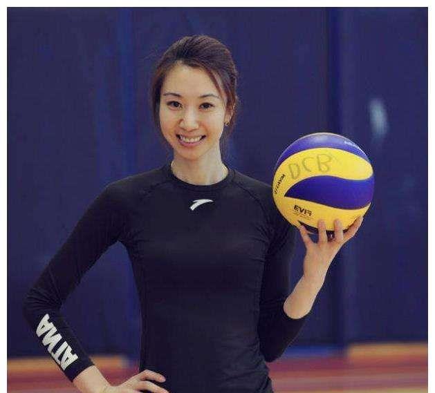 曾为八一绝对主力,今退居幕后成女排专业解说