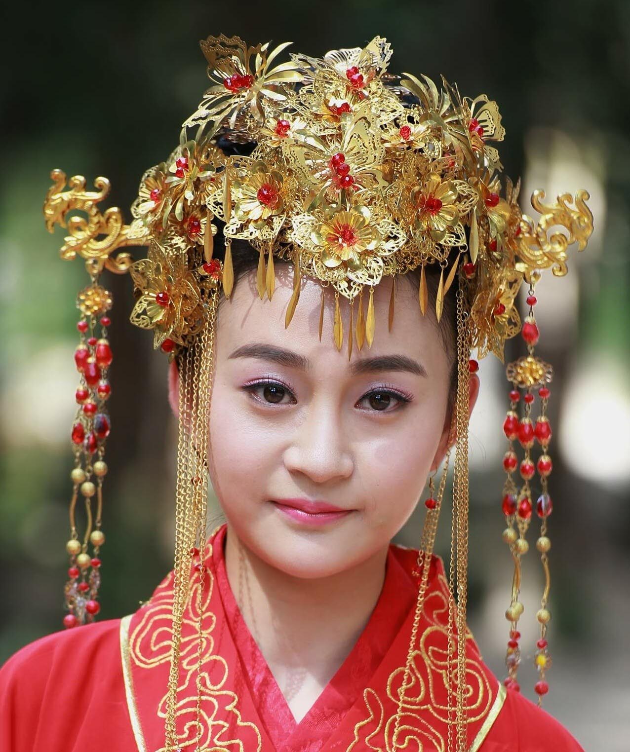 她之前也是一名演员,在电视剧《吉祥天宝》中曾担任女主角,值得注意的