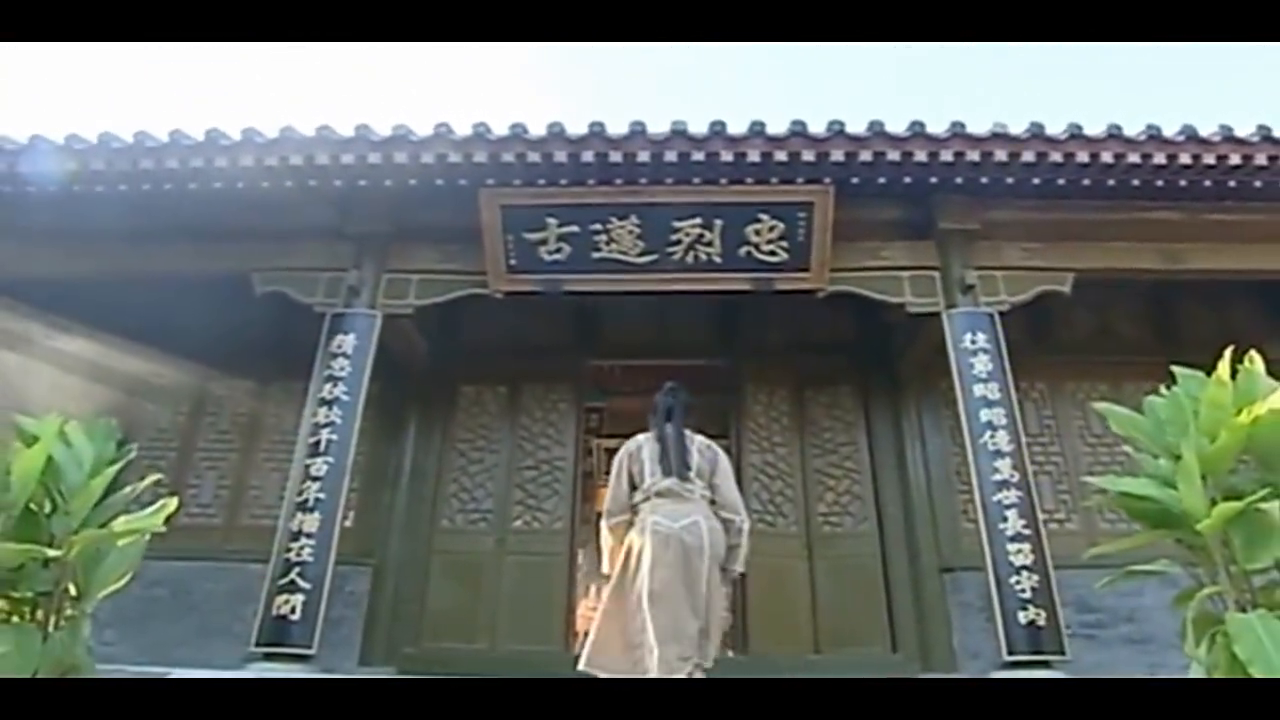 张无忌在父母灵位前忏悔自己的过错 张无忌在父母灵位前忏悔自己的过错