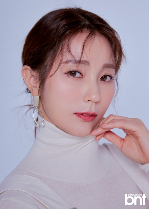 韩国女艺人安慧京最新杂志写真曝光