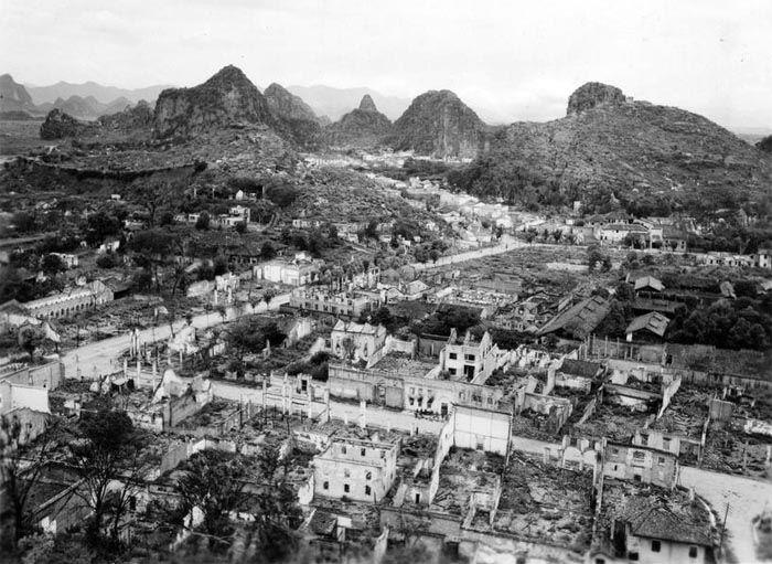 建国前的桂林什么样壮族老乡在漓江边上插秧山清水秀零污染