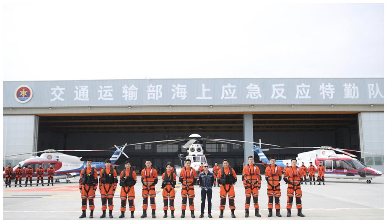 硬核剧组彭于晏新戏曝每天要穿15kg救援服每套造价6位数