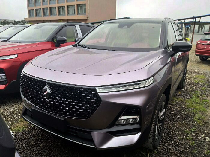 大量宝骏rs5实车到店,红色外观太漂亮了,使用新车标