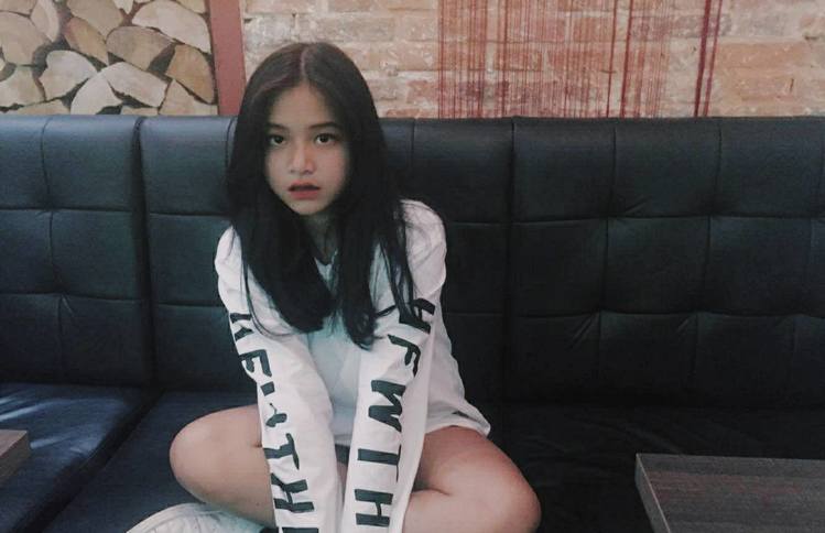 15岁女孩被称为越南国民妹妹时而清纯时而性感太好看了