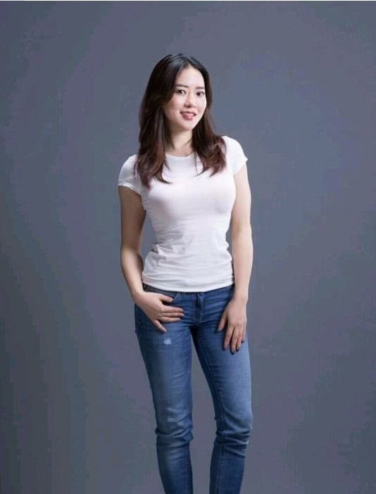 蒋娉婷解锁牛仔裤新时尚,因刘强东上热搜,网友:秀出时髦新高度__财经
