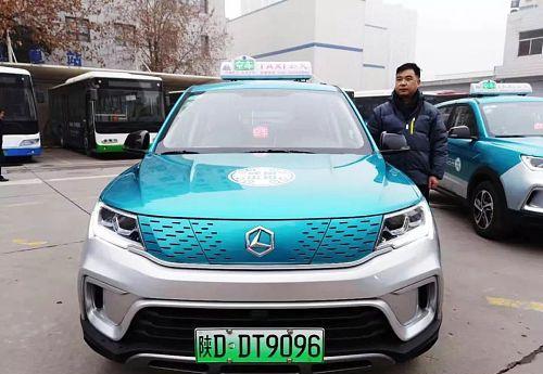 保卫蓝天咸阳市首批雷丁纯电动出租车投入运营