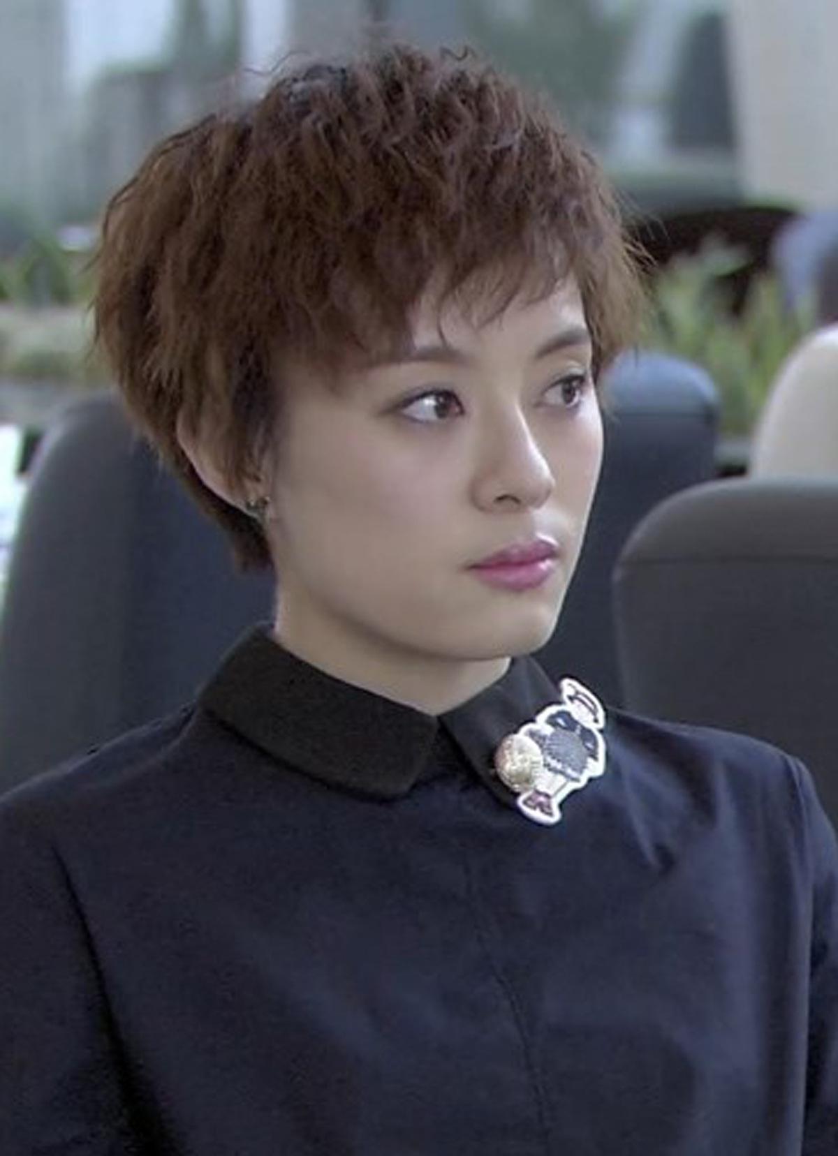 2011年11月12日凌晨,孙俪在上海某妇产医院顺产诞下一子,重7斤2两