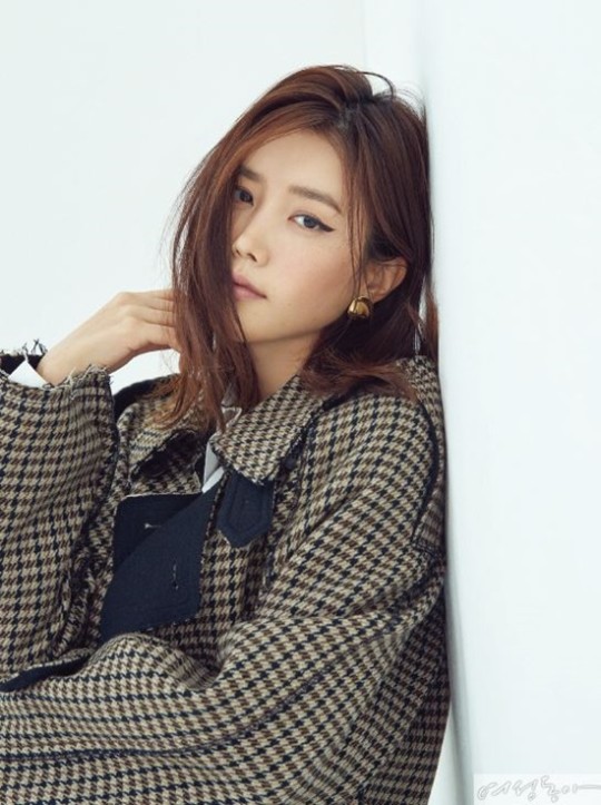 韩国女艺人蔡贞安最新杂志写真曝光