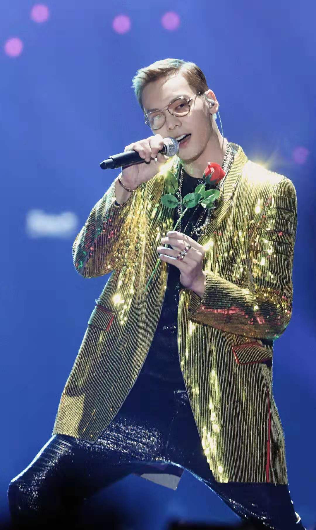 陈伟霆的时尚度,不管多垮的衣服和发型,分分钟完美驾驭