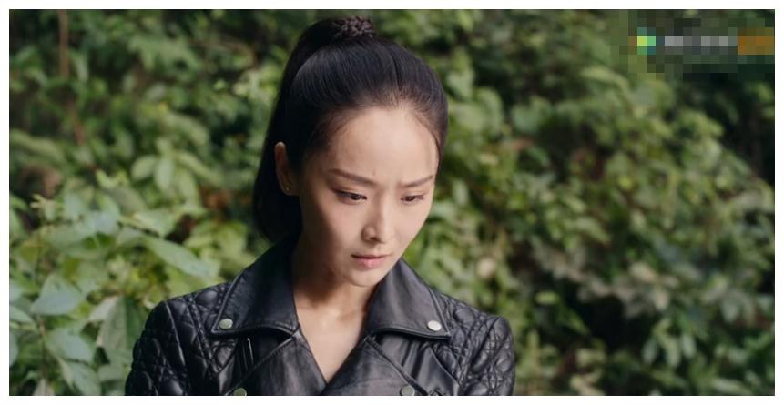 《重启》中的毛晓彤,而正在热播的《怒海潜沙秦岭神树》中是李曼,也有