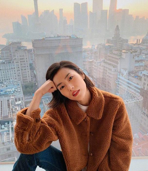 更新一组刘雯最新街拍,大表姐的穿搭简约又好看!(多图)