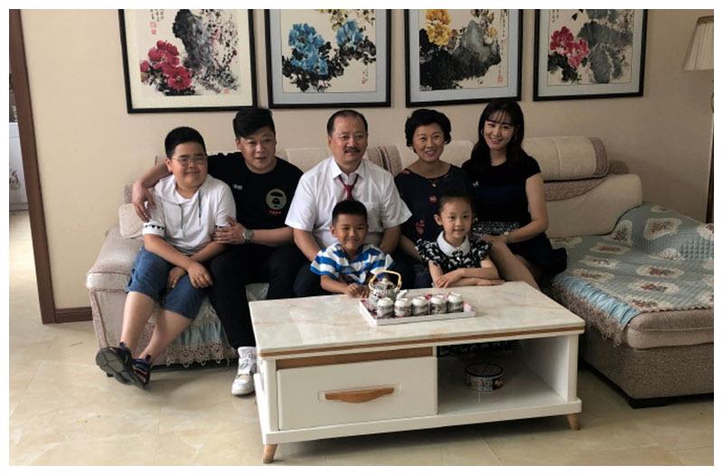 《乡村爱情12》谢广坤全家福曝光,13年的时光,成全了谁,毁了谁