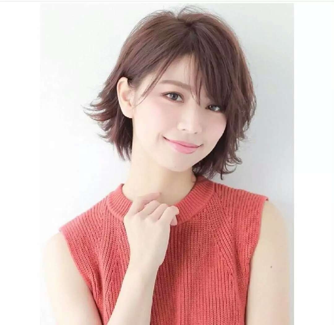 五十岁的女性留什么发型可以减龄并且显得有气质