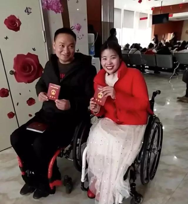 "林艳茹说,丈夫拿到了残疾人驾照后,他们买了一辆车代步.