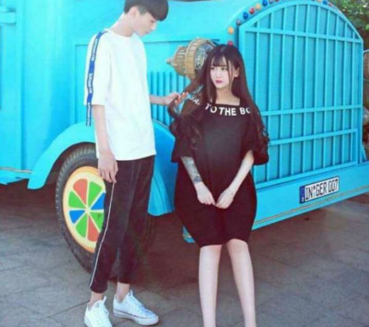 新晋网红杨清柠大长腿能够媲美关晓彤网友颜值也是不分上下