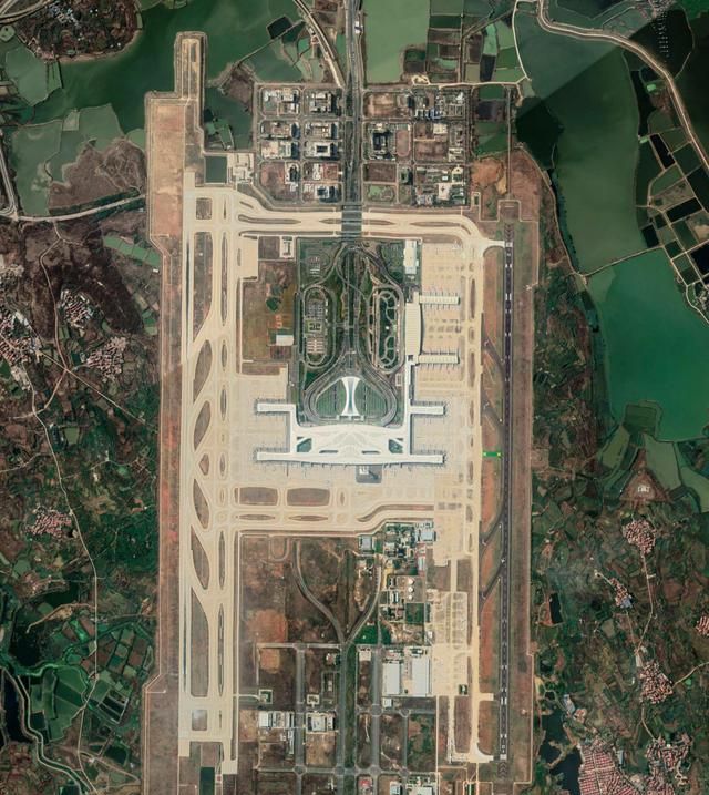 航拍武汉天河国际机场,我国八大区域性枢纽机场之一