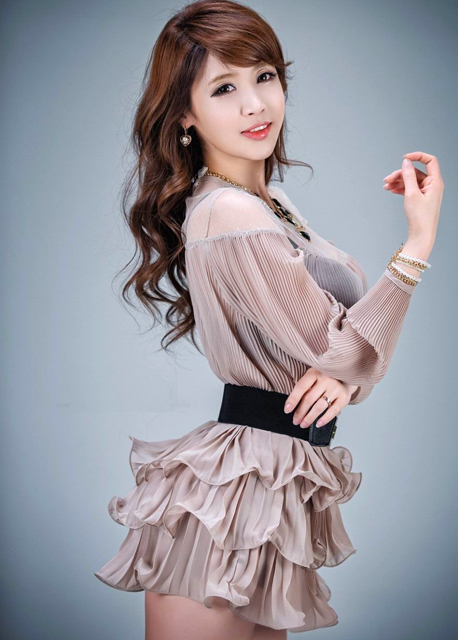 那一个有着年轻时尚美的裙装丽人|人像|长发|摄影_新浪网